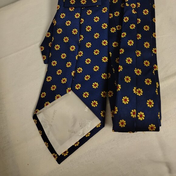 ❤️HAWES & CURTIS Daisies Handmade in England Silk Necktie Tie - Picture 6 of 8